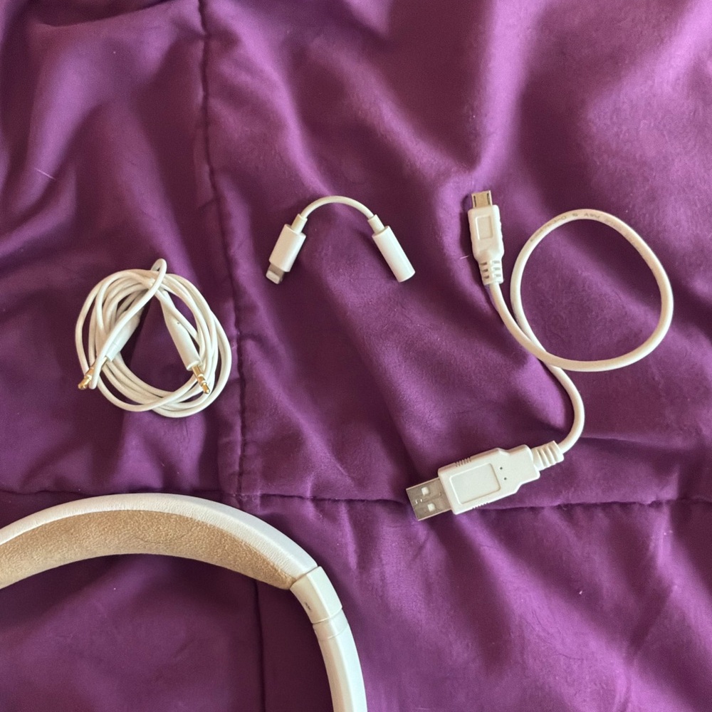 Bose Noise Canceling Headphones - Picture 4 of 4